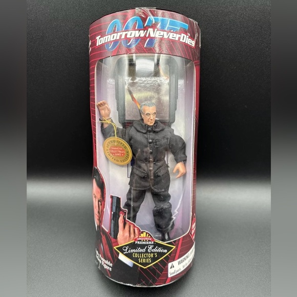 007 Tomorrow Never Dies Elliot Carver Action Figure Premiere 1997 - Picture 1 of 5